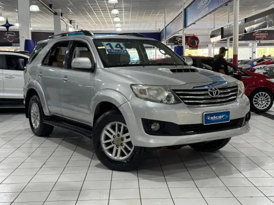 foto do veículo Toyota Hilux Sw4 SRV 4X4 7 LUGARES 16V TURBO INTERCOOLER 3.0