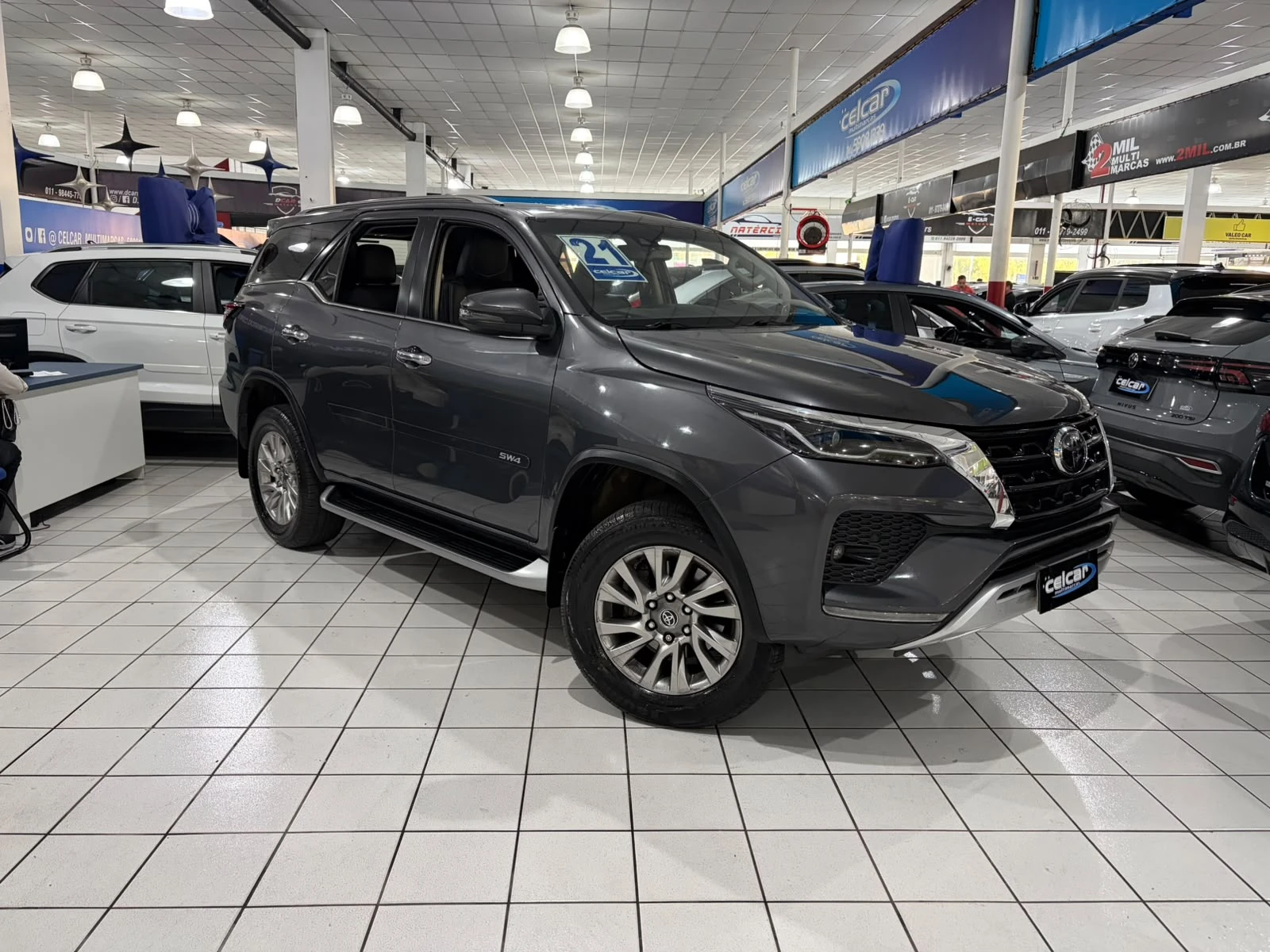 foto do veículo Toyota Hilux Sw4 D-4D TURBO SRX 7L 4X4 2.8